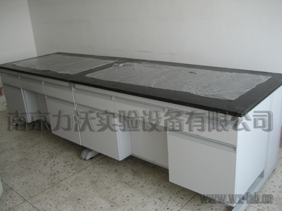 儀器臺(tái)