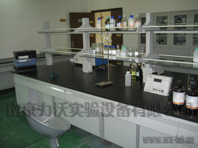 實(shí)驗(yàn)臺(tái)