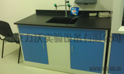 實(shí)驗(yàn)臺(tái)