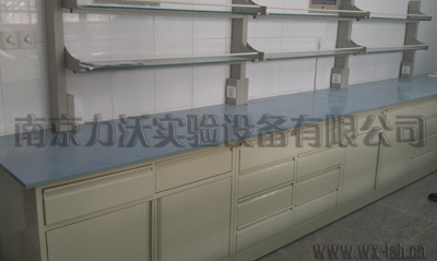 實(shí)驗(yàn)臺(tái)