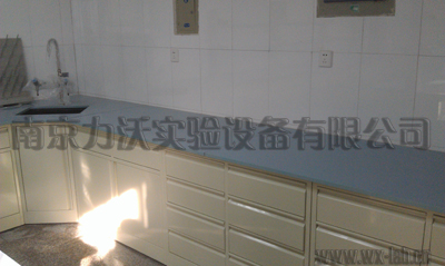 實(shí)驗(yàn)臺(tái)