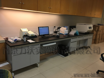 實(shí)驗(yàn)臺